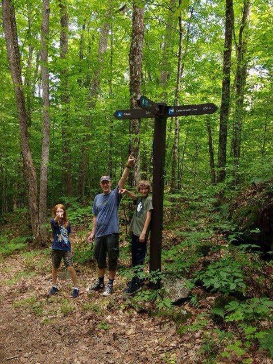 This encounter certainly looks staged. Not sure what to make of it, just that the cave & it’s location is extremely interesting & this famous pic is linked to it. https://www.cbc.ca/news/canada/toronto/peterborough-ont-family-ran-into-justin-trudeau-while-hiking-in-quebec-1.3705364