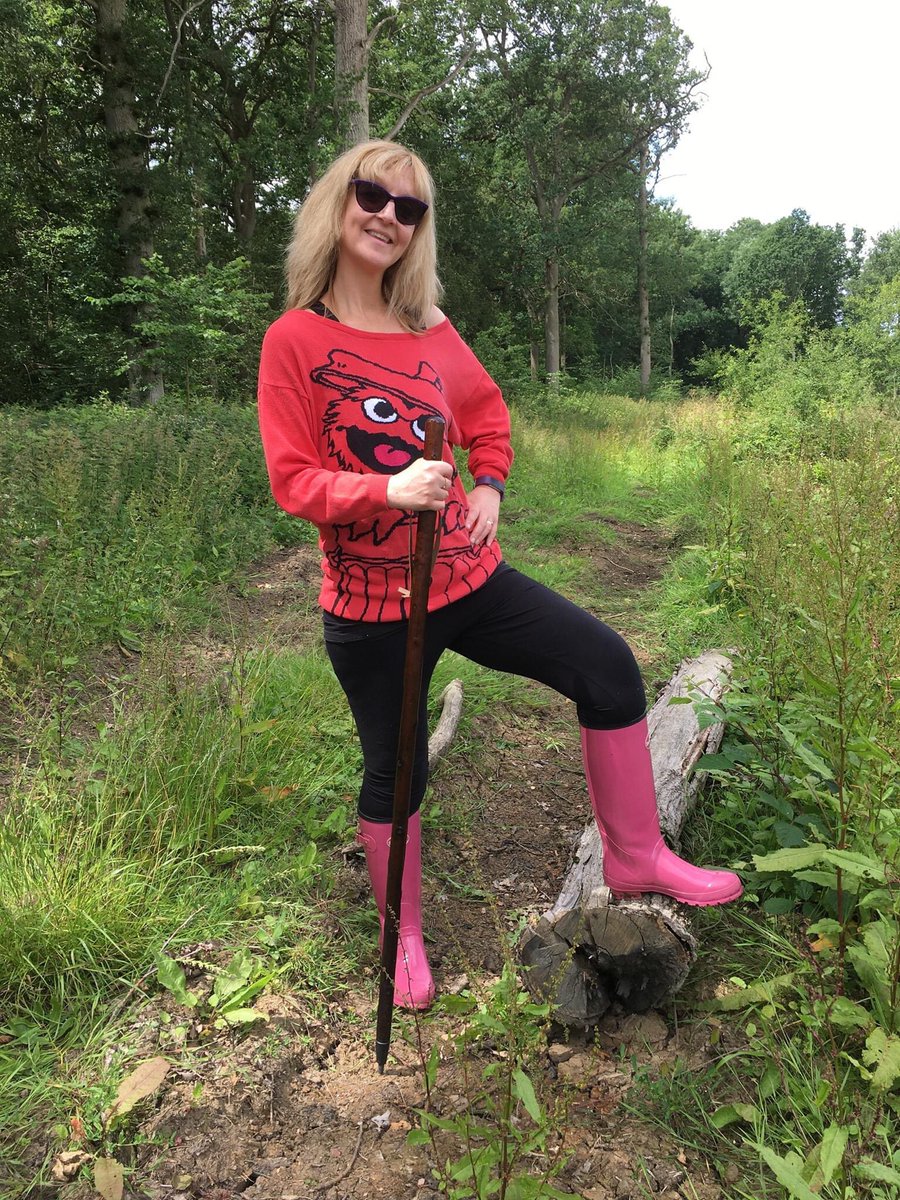 comedyloulou's tweet photo. So after my 8 mile run this morning we decided to try out my new pink wellies (gift from husband) in a mini hike this afternoon #pinkwellies #sunday #walk #walking #walkingwithhusband #sundayafternoon #exercise #keepfitstayhealthy #herts https://t.co/iPELfYFBLr