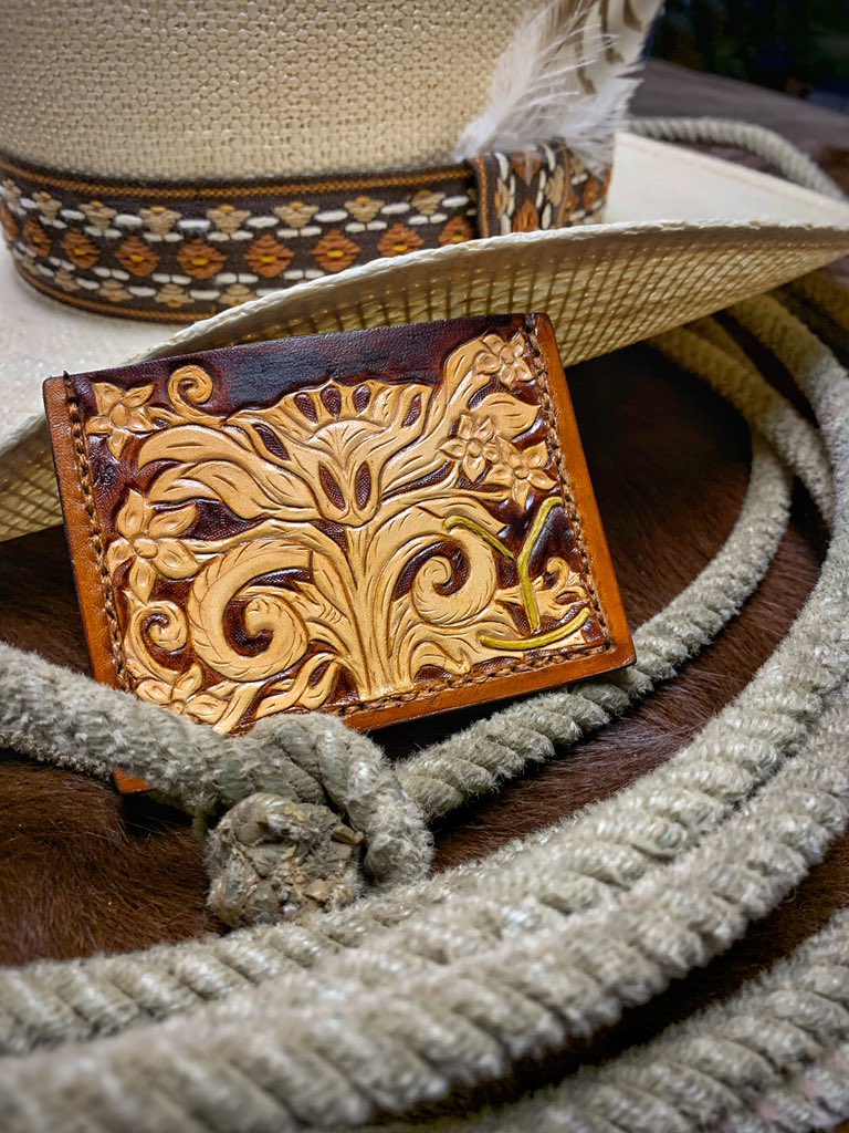 AustinSmuck's tweet image. Since season 3 of @Yellowstone drops tonight, might as well rep the Yellowstone Y