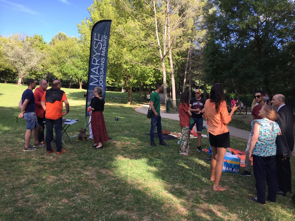 [RENCONTRE AVEC LES HABITANTS]

📣 Hier &amp; aujourd’hui mon équipe était présente sur les différents parcs de la ville pour venir vous rencontrer et partager un moment convivial en ce temps idéal. 🧡💙

#maryse2020 #lapassiondaix #municipales2020
