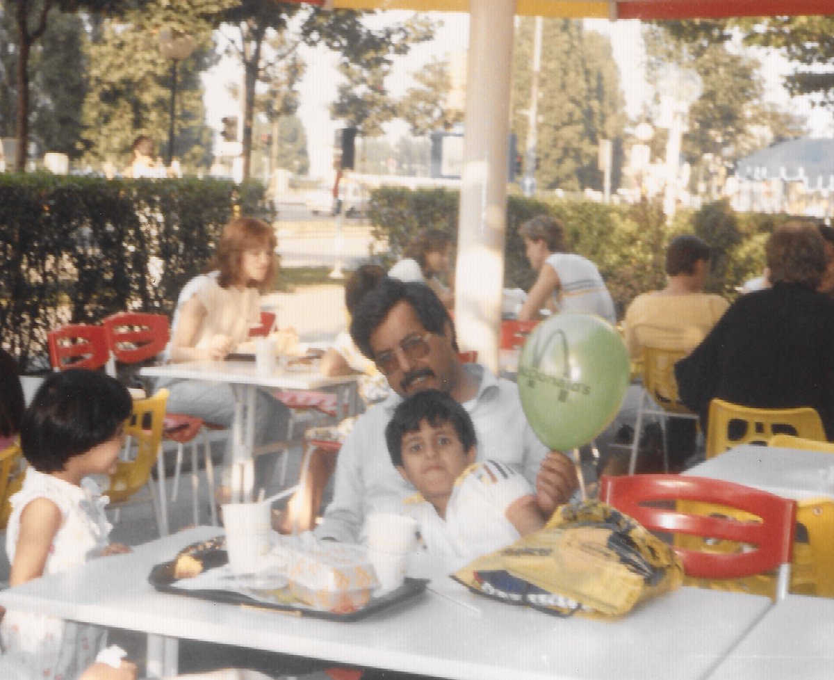 thomairi's tweet photo. في #يوم_الاب_العالمي ... و في كل يوم في السنه اقول لك كل عام و انت بخير يا اغلى الناس... حفظك الله لنا ورزقك الصحه و العافيه. فخور بكوني ابنك ... وادعو الله ان يوفقني و اخوتي لكل ما تحب ان ترى ابنائك واحفادك عليه. 
الله يحفظك و يخليك لنا ياتاج راسي 
@AbuAziz73 https://t.co/I0KFS6fjUH