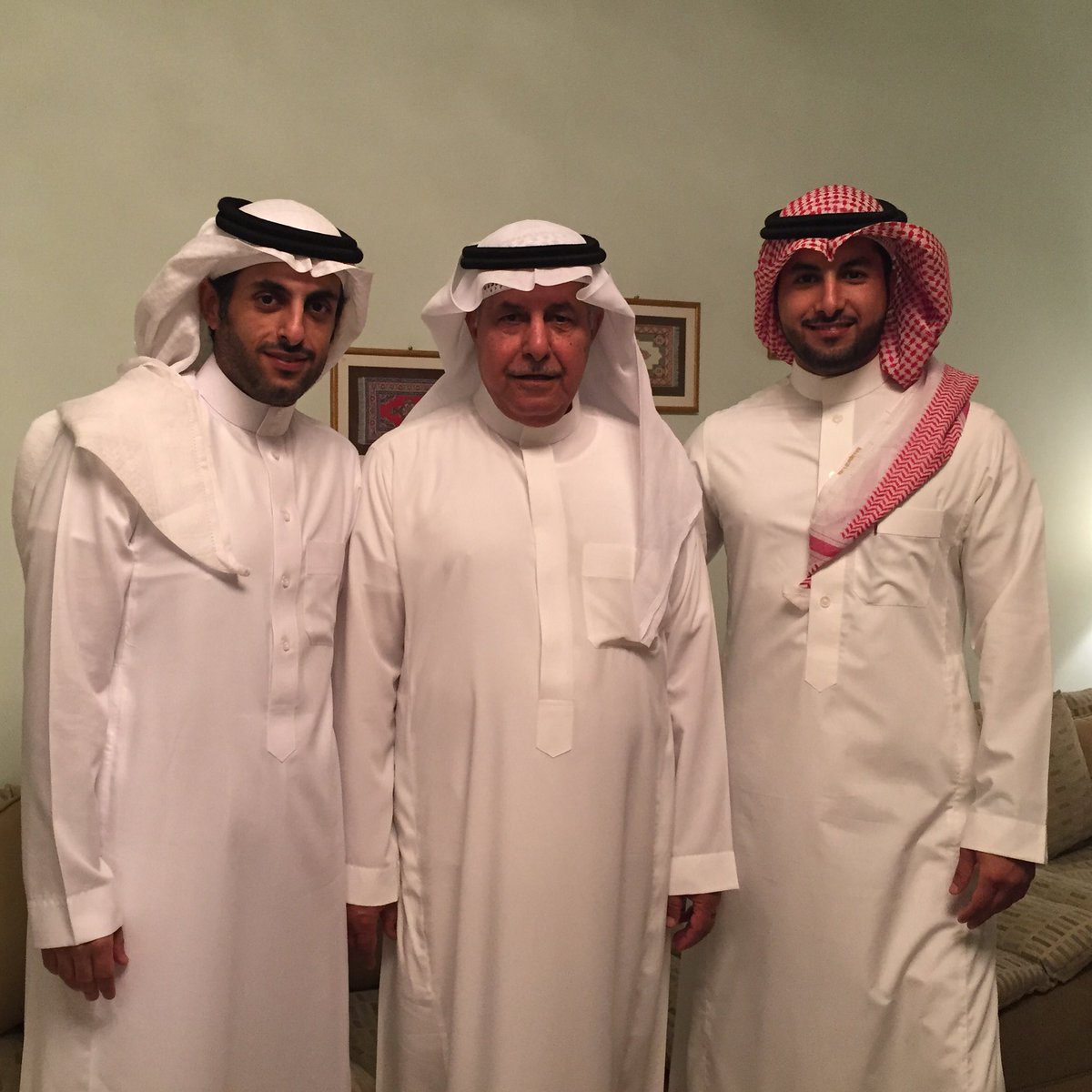thomairi's tweet photo. في #يوم_الاب_العالمي ... و في كل يوم في السنه اقول لك كل عام و انت بخير يا اغلى الناس... حفظك الله لنا ورزقك الصحه و العافيه. فخور بكوني ابنك ... وادعو الله ان يوفقني و اخوتي لكل ما تحب ان ترى ابنائك واحفادك عليه. 
الله يحفظك و يخليك لنا ياتاج راسي 
@AbuAziz73 https://t.co/I0KFS6fjUH