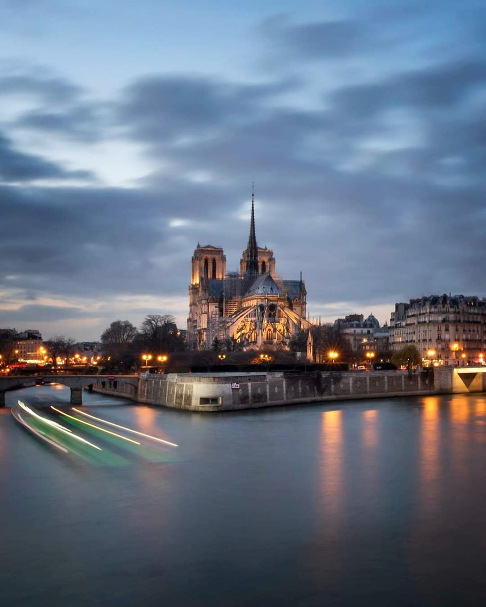 Cathédrale Notre-Dame de Paris 
Shot in December 2018 
#paris  #notredamecathedral #bluehourphotography #longexposure #architecture #travelphotography #beautifuldestinations #touristythings #tourism  #photooftheday #populardestinations #cityscapes #beautifulcities #earthshotz