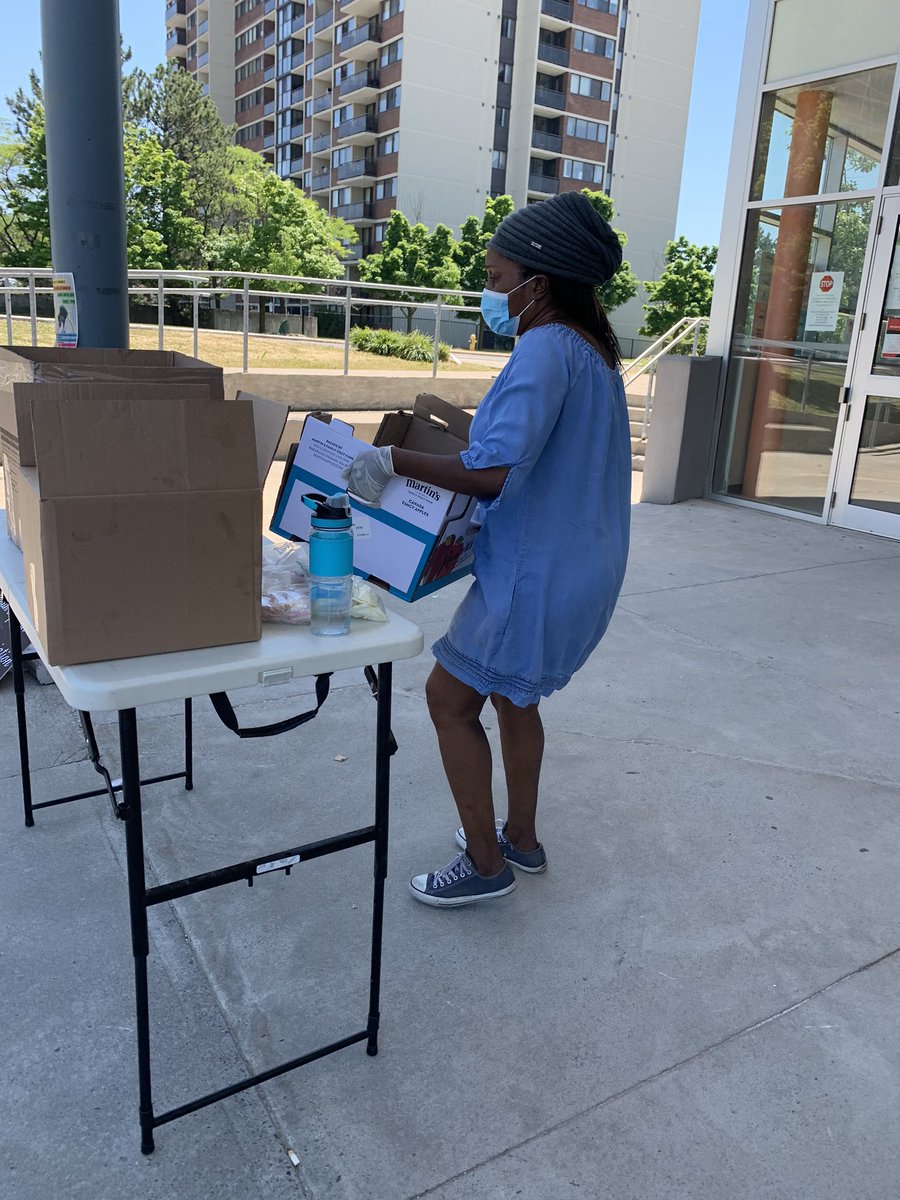 VACAORG's tweet photo. Happy Father’s Day to the fathers with sickle cell anemia holding it down for their families.Thank you @Sflecce @MichaelTibollo @CATALDIFRESH for your donations and Joyce Valentine for delicious Caribbean food for all the families #FathersDay #SickleCell #SickleCellWarriors https://t.co/HeqdLJDv48