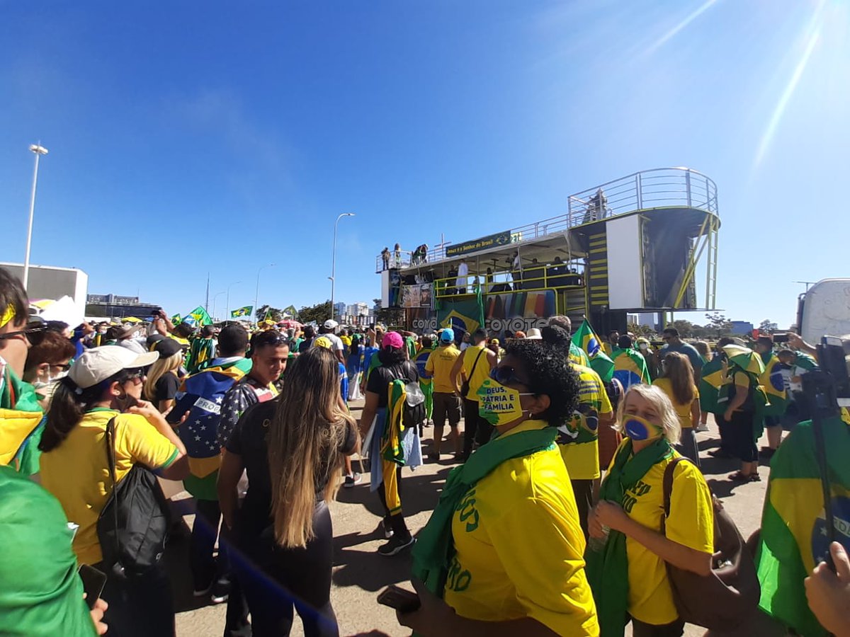 ZambelliCarla_'s tweet photo. Parabéns, povo brasileiro! Patriotas pela Liberdade e em apoio ao nosso Presidente @jairbolsonaro 💚💛
SUPREMO É O POVO!
 #FechadoComBolsonaroAte2026 🇧🇷 https://t.co/i9E94BYvg8