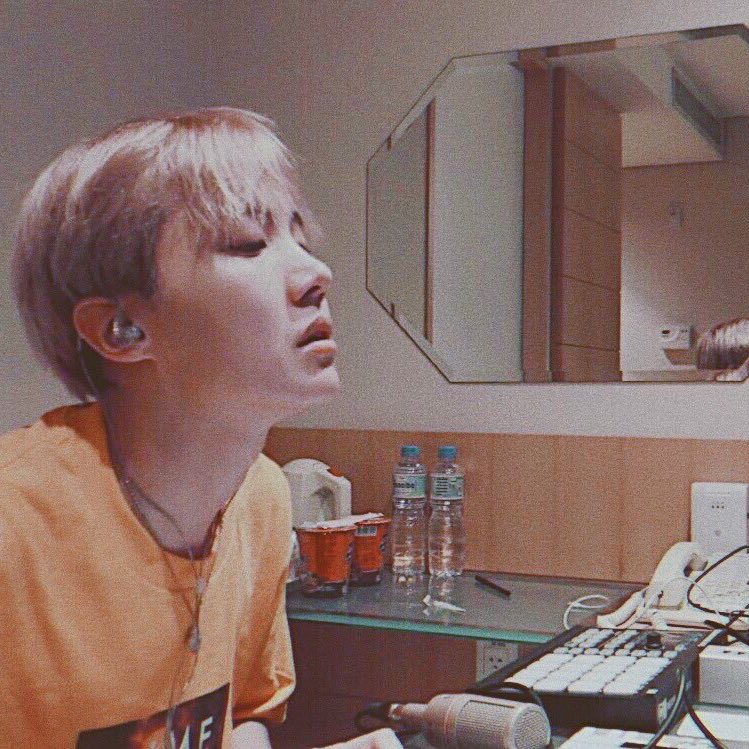 College student Hoseok; a thread