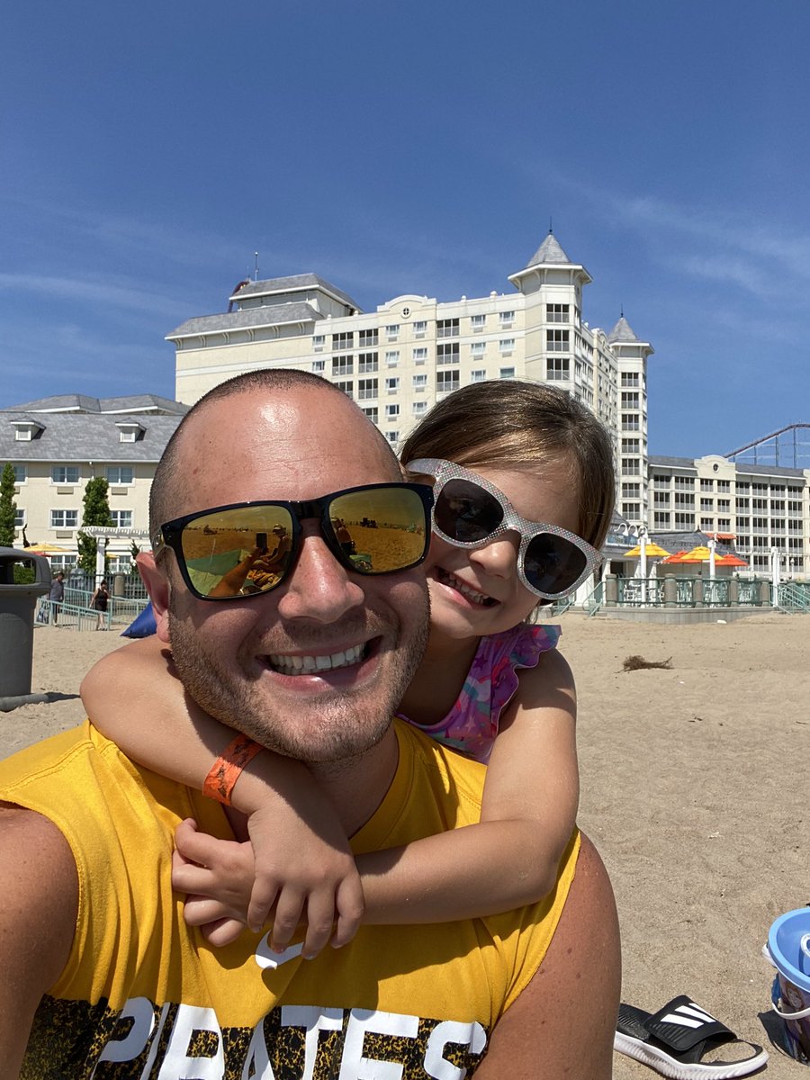 bradbonaroti's tweet photo. Summertime fun at #CedarPointBeach #HotelBreakers @cedarpoint https://t.co/2rscd15pDh