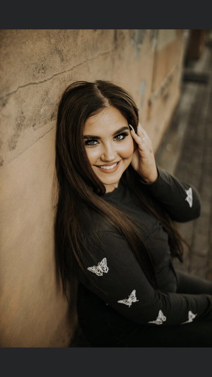 KruttlinKyleigh's tweet photo. After this crazy year I finally got to take my senior pics! I can’t wait to see the rest 😍 https://t.co/Er4M4FpvIA