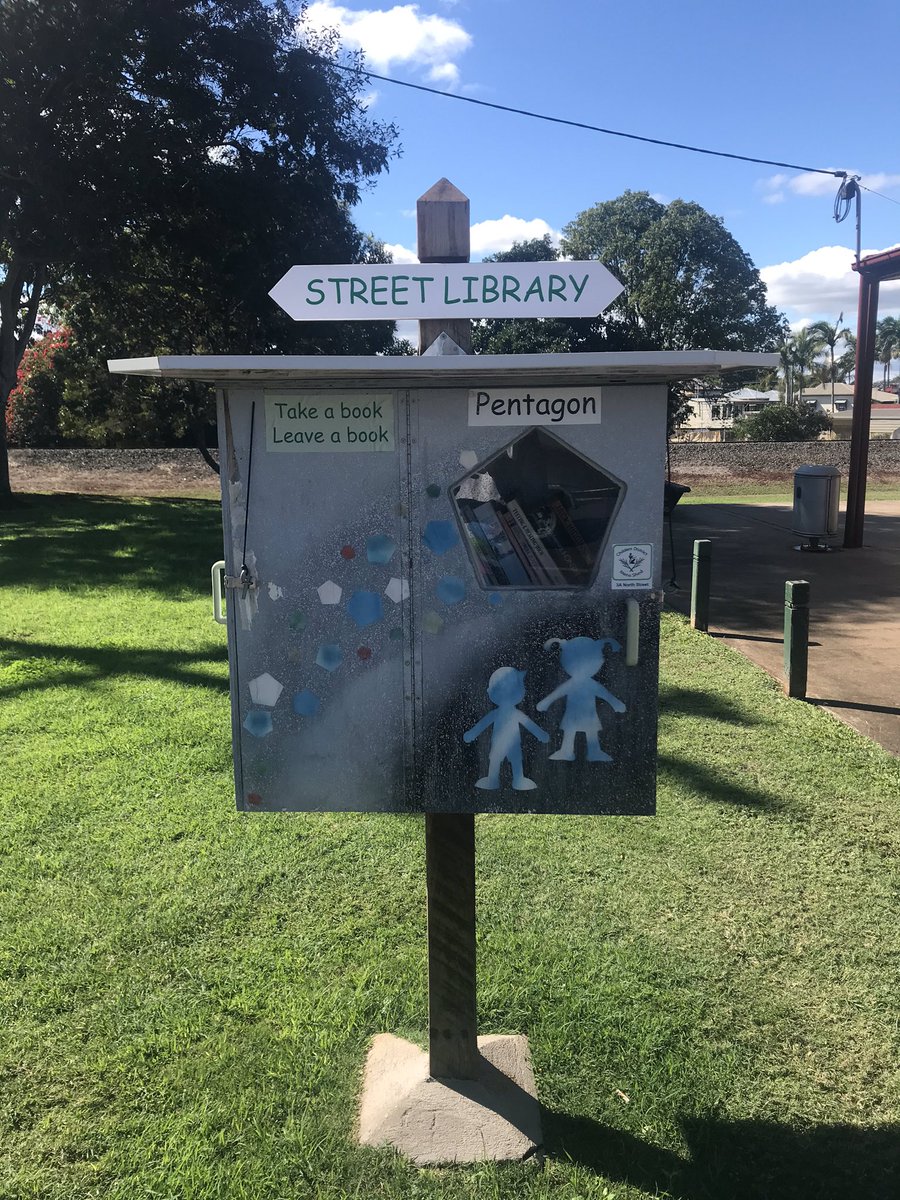haoworks's tweet photo. #servicedesign #behaviordesign Street Library: Take a book, Leave a book. https://t.co/H26QvoZ9Xw