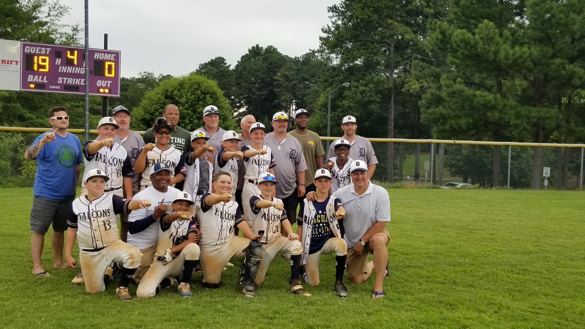 GarrisonCantre1's tweet photo. Tournament Champs! #DaculaBaseball #MultiSportAthlete @_DaculaBaseball @DaculaBaseball1 @CoachStrick10 @MonteLeeCU @rhennon10 @MikeSansingksu https://t.co/dDZzJHoCF5