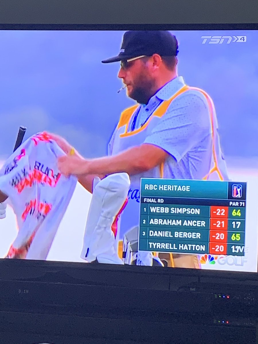 mandiHOLLA's tweet photo. @OverDrive1050 @HayesTSN @odognine2 @jamiemclennan29 ancer’s caddy hackin darts on the 18th at Hilton Hills 🚬🏌🏼‍♂️⛳️ https://t.co/CB0CaJDFZR