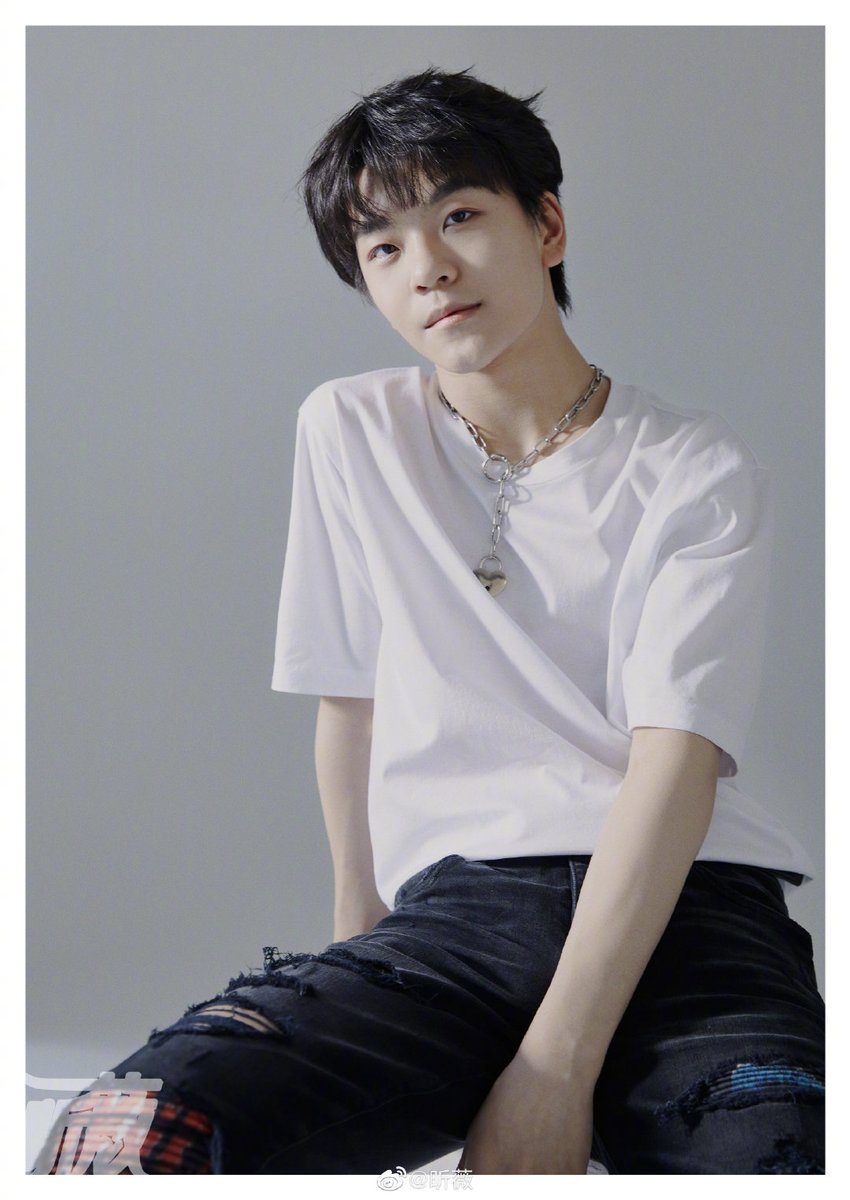 BoyStory_Arg's tweet photo. 200612 |• PIC •| BOY STORY x 听薇 • Edición Junio.

#BOYSTORY #男故  #보이스토리 
#BOSS 
#I_U_WE 
#TheConfessionOfYouth
#JYP #NCC
#B2WORLD #ZEYU #SHUYANG #ZIHAO #XINLONG #MINGRUI #HANYU

© 听薇
BOY STORY ARGENTINA https://t.co/EPBtFWSEdG