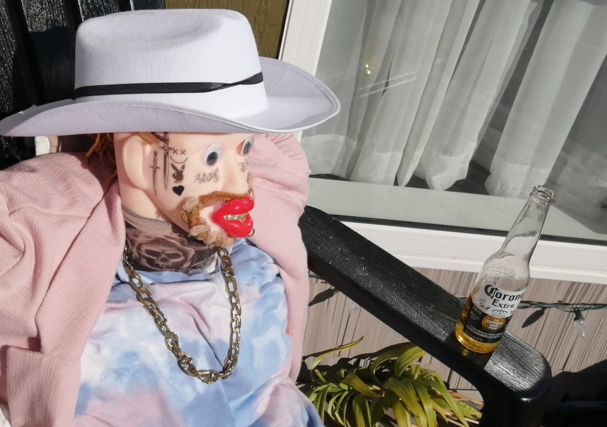 PostMarkPostAl1's tweet image. Nice day for a #corona #postalone