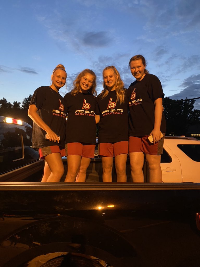 tammiegdavies's tweet photo. Great weekend of basketball! Girls played hard against super tough competition in the high school division. They finished second in the gold bracket. 7-1 in the first two weekends! #themblitzgirls #fbcblitz #teamwork #workinghard https://t.co/Kxv3Ekvl9R