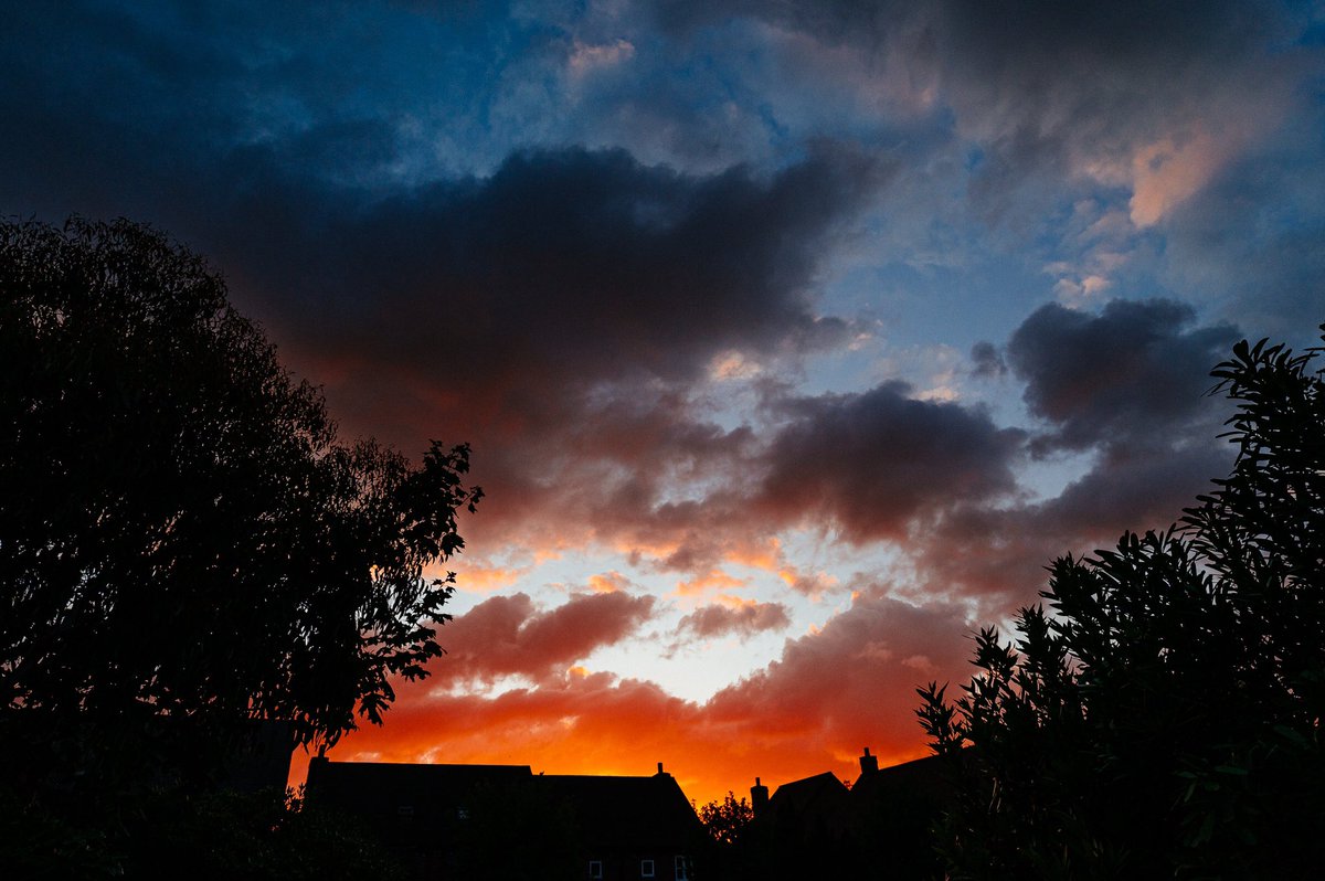 So as far as firey sunsets go, tonight’s one over #billingshurst was pretty epic!