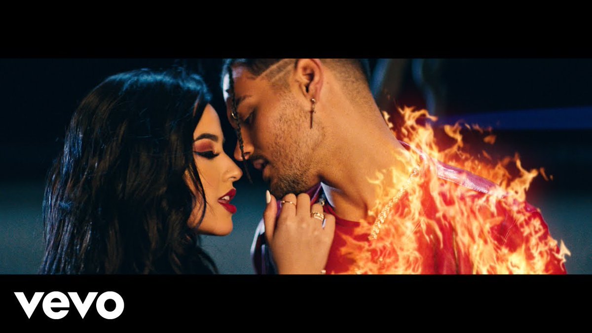 SonyMusicLatin's tweet photo. ¿Una canción que tengamos en la cabeza en todo momento? 🤩 #TiempoPaOlvidar, de @AbrahamMateo y @iamBeckyG https://t.co/wOEY24rG7x https://t.co/RuUcKbqmvB