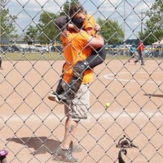 emherr12's tweet photo. happy father’s day to my best friend since day 1. I appreciate you teaching me all i need to know ab both life and softball. Thank you for sharing the love i have for softball with me and a big thank you for being my number one supporter. love you lots pops (sir ginger/jerimiah). https://t.co/R2hPPxeBLD