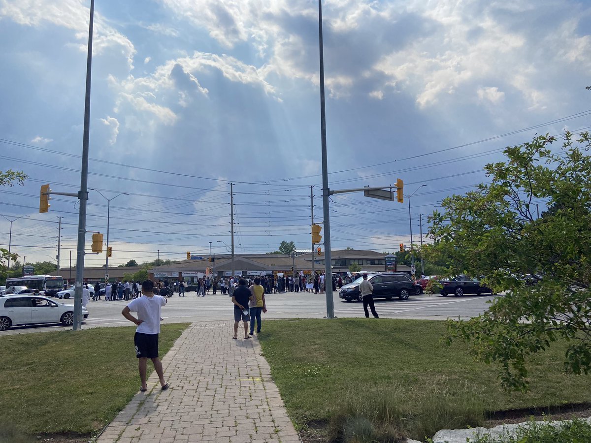 MostAtNoon's tweet photo. @CP24 a protest stopping traffic at Derry Rd and Goreway Dr https://t.co/hLtCuqljTe