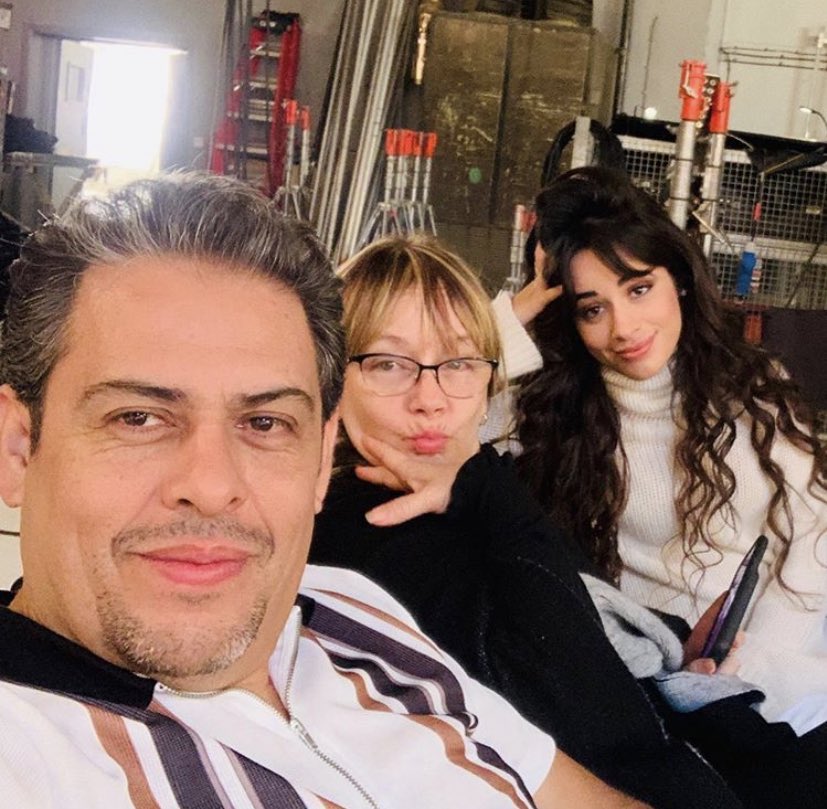 familia_camila1's tweet photo. Solo @Camila_Cabello esta desde el 9 de enero ocultandonos esto, como se atreve🥺 #FirstMan #FirstManVideo First man https://t.co/f40vn87SlT