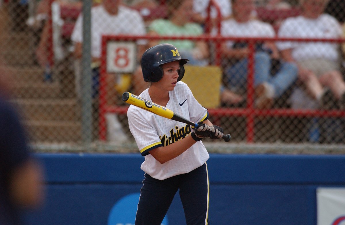 umichsoftball's tweet photo. Bercaw's Blast Lifts Michigan into Championship Series.

RECAP » https://t.co/M1s8mAnH3r

#WCWS2005 | #GoBlue https://t.co/2ReI6MRqBj