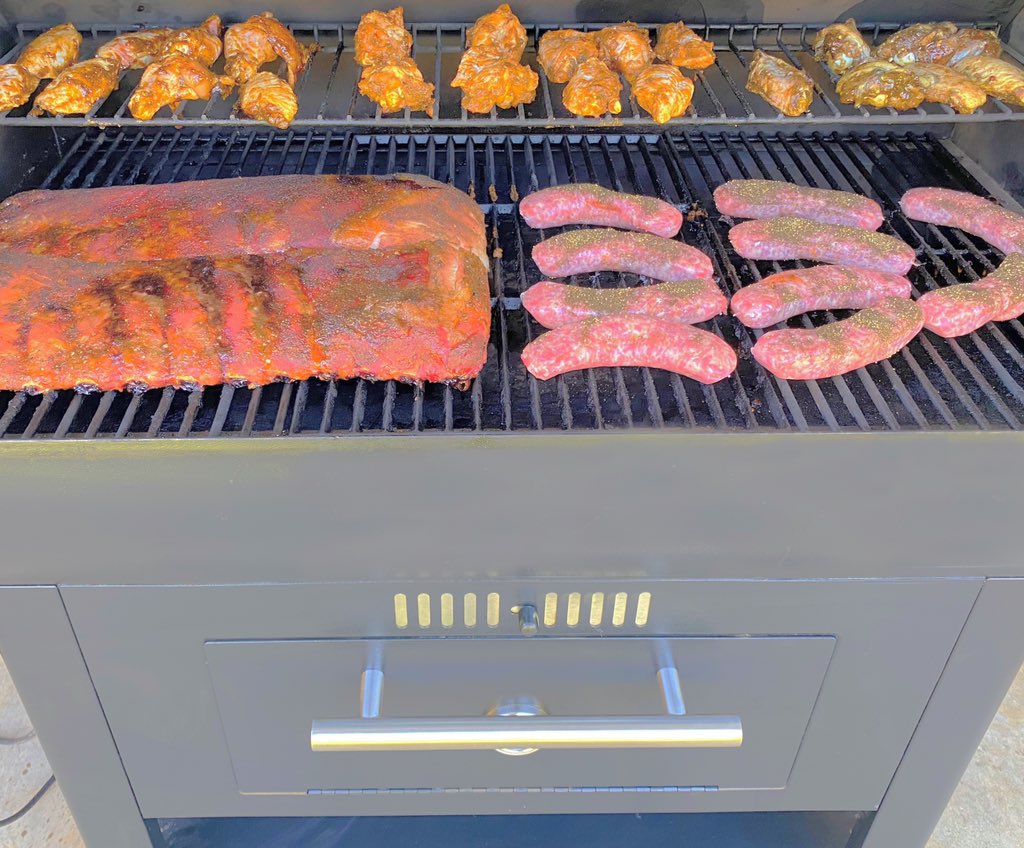 P_MAGLOIRE's tweet photo. Only way to spend fathers day! On my @traegergrills top rack smoking wings all Blackened with my @Spiceologyco sasquatchbbqDIRT RUB! Flavors L-R Bufffalo Ranch (M) Hickory Carolina BBQ (R) Caribbean Jerk Wings (mild kick added Brown sugar) Smoked beer Brats with DIRTrub #SSBBQ. https://t.co/WIK5jZ4wnR