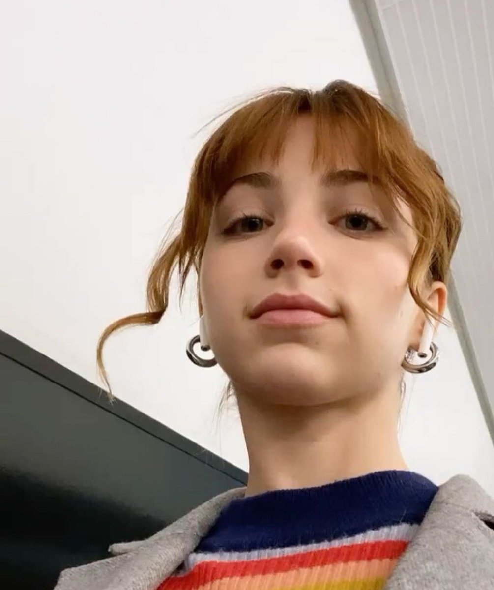 StrBitch's tweet image. Os dejo disfrutando de mi belleza mientras me largo a sacar a los perros.

Cya~