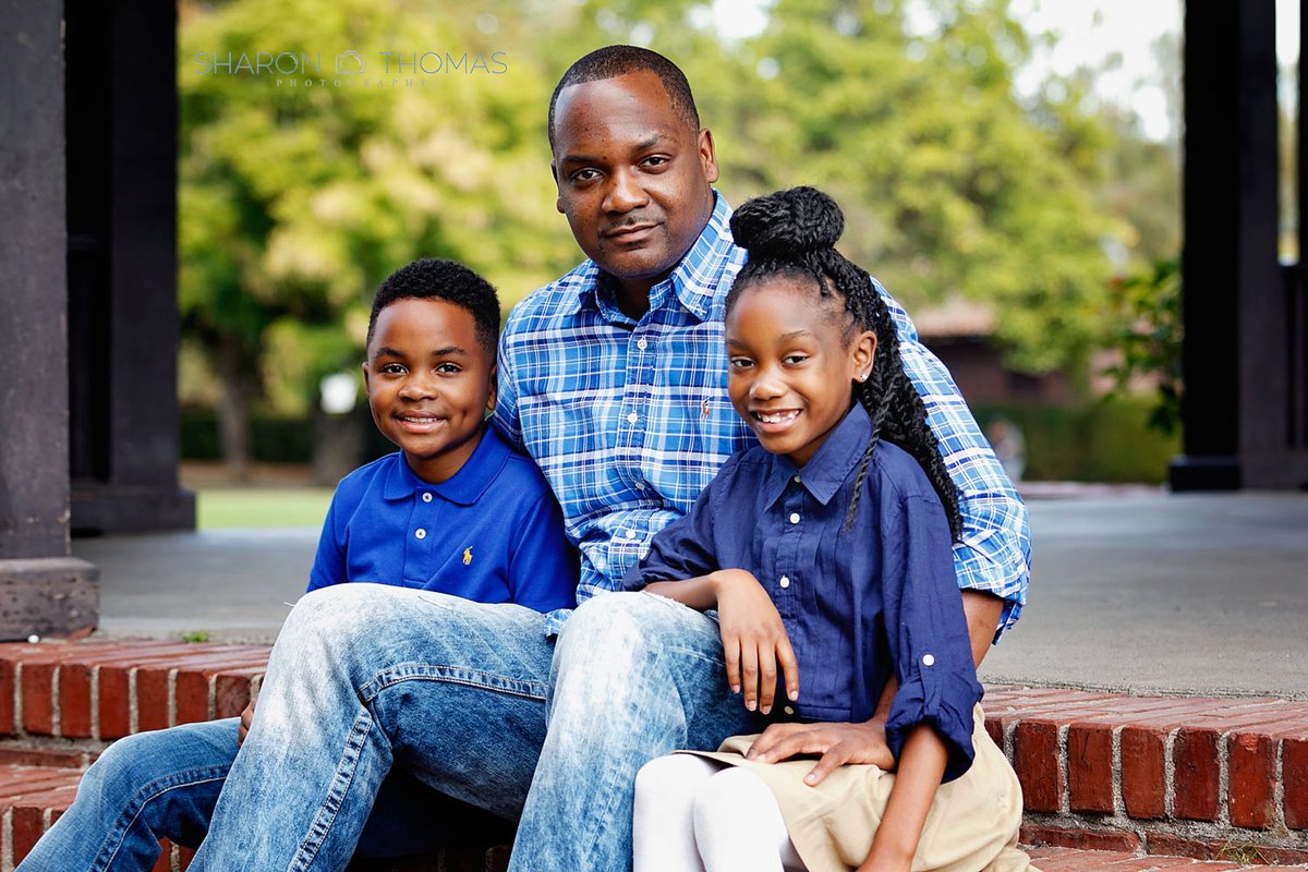 A couple years ago I photographed black fathers with their children here in the Portland area. Enjoy this thread of amazing dads on  #FathersDay    #pdx  #BlackFathersMatter
