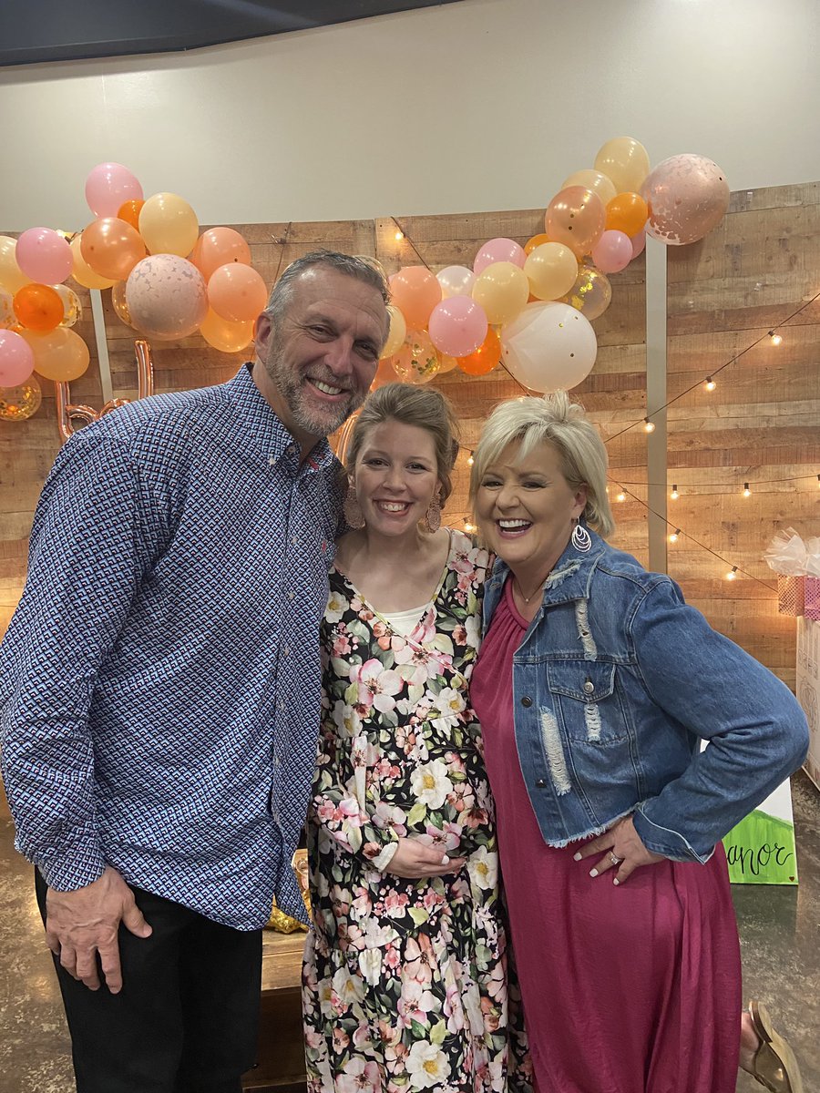 lesley_withrow's tweet photo. Happy Father’s Day to the best dad! Thanking God every day for you! I love you! ❤️ #PapaBear @jdtracy62 https://t.co/K2mshI9m4y
