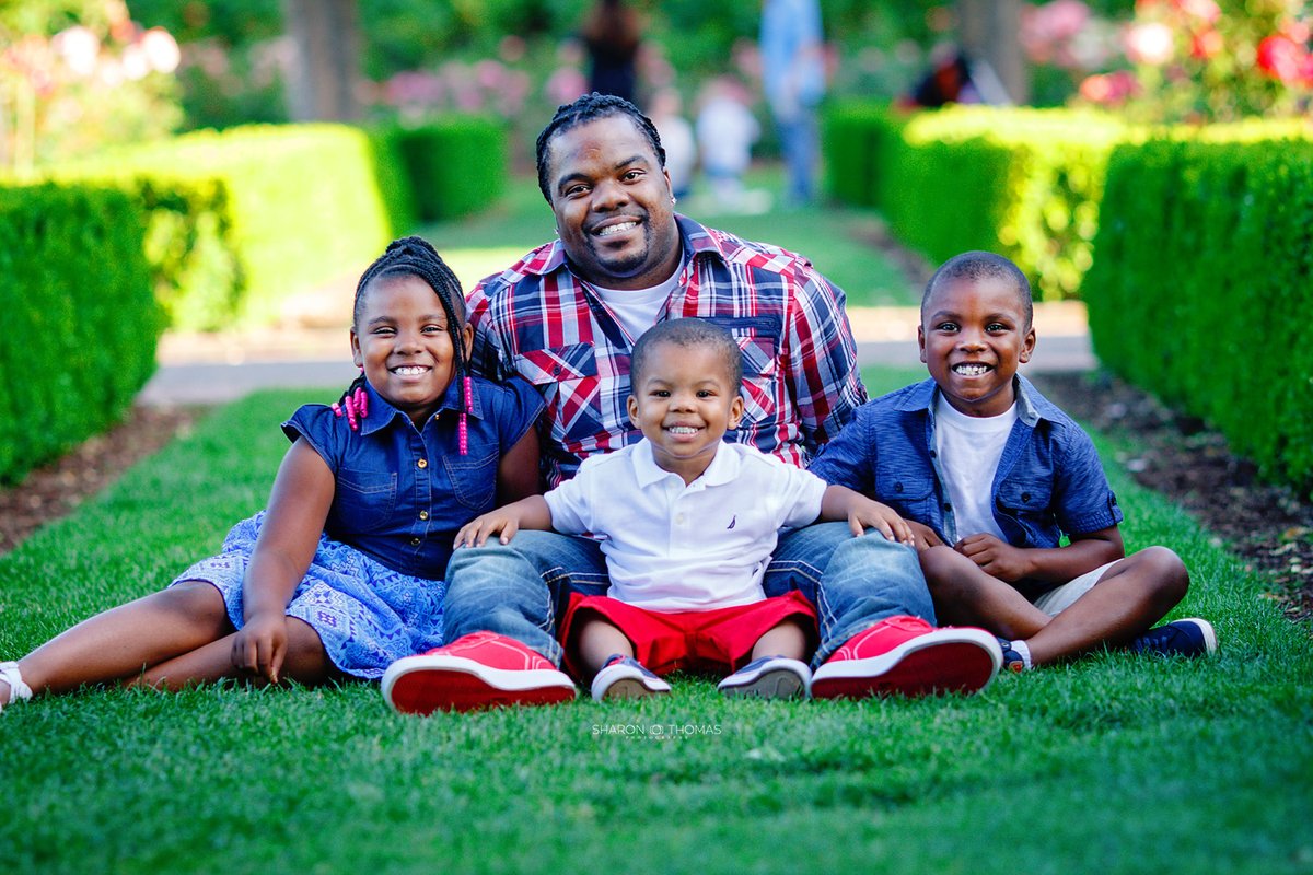 A couple years ago I photographed black fathers with their children here in the Portland area. Enjoy this thread of amazing dads on  #FathersDay    #pdx  #BlackFathersMatter