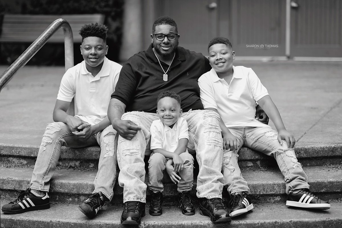 A couple years ago I photographed black fathers with their children here in the Portland area. Enjoy this thread of amazing dads on  #FathersDay    #pdx  #BlackFathersMatter