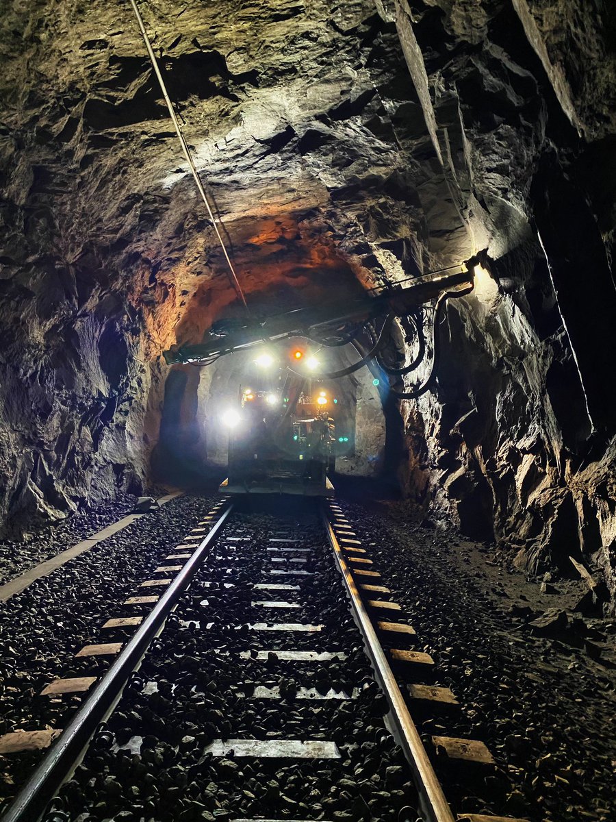 BaneNORSF's tweet photo. Tunnelsikring og forberedende arbeider for nytt digitalt signalsystem, #ERTMS, på #Nordlandsbanen 🚩👷‍♀️👷‍♂️ https://t.co/tgYf5g9Wd1