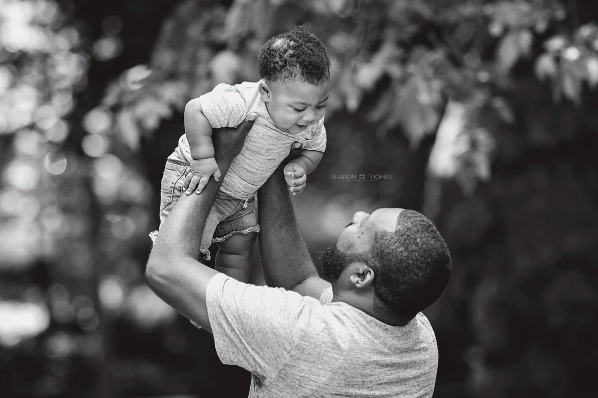 A couple years ago I photographed black fathers with their children here in the Portland area. Enjoy this thread of amazing dads on  #FathersDay    #pdx  #BlackFathersMatter