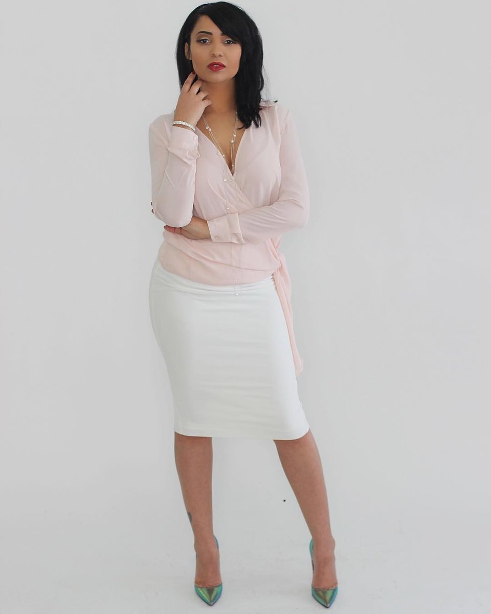 iHeart_Deanna's tweet photo. xo #deannamorris xo A friend of mine characterizes leaders simply like this Leaders don't inflict pain They bear pain  Max DePree 
. #actress #bae #model #chitown #beautiful 
.
#personality #actorslife #l4l #artist #sagaftra #actor #emmys #oscars #Acting #tvshows #foxcasting # https://t.co/2PJ4hLa5T1