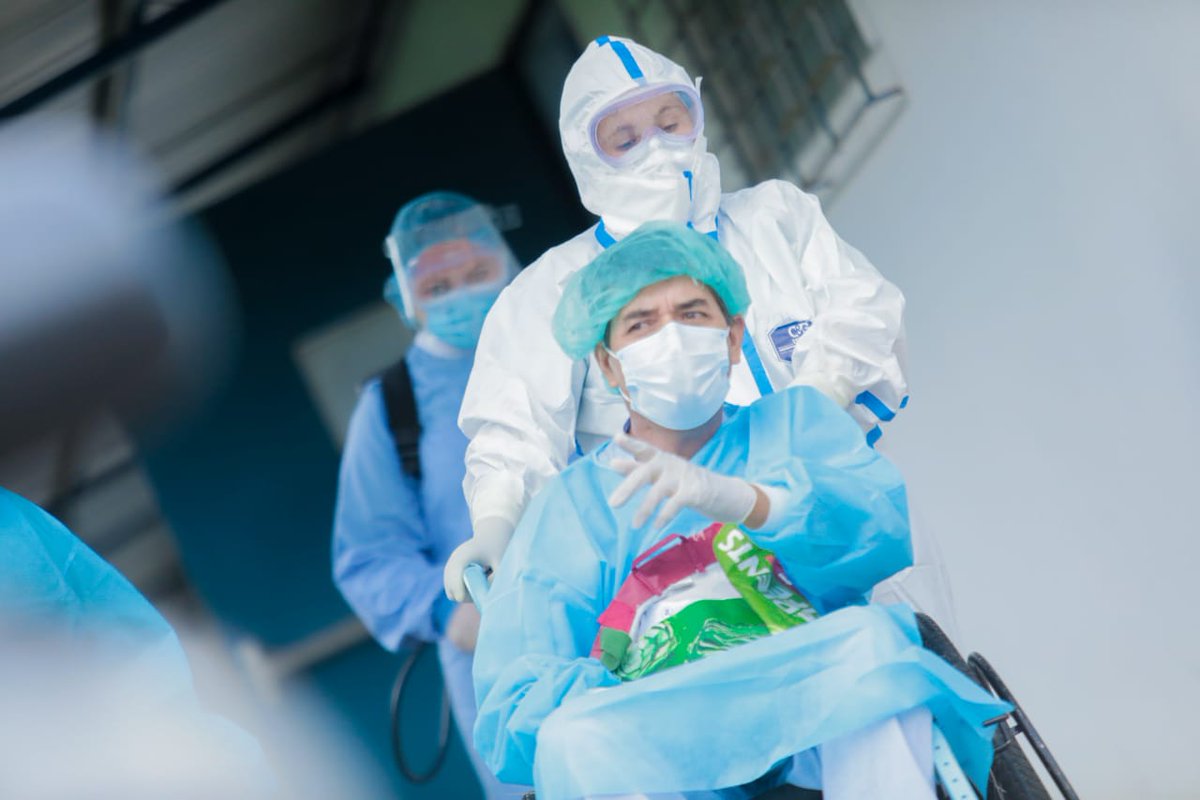 Esta tarde,  @SaludSV brindó el alta a siete pacientes recuperados de  #COVID19, luego de recibir toda la atención en el Hospital San Rafael.Se trató de cinco hombres y dos mujeres, entre los 30 a 60 años.