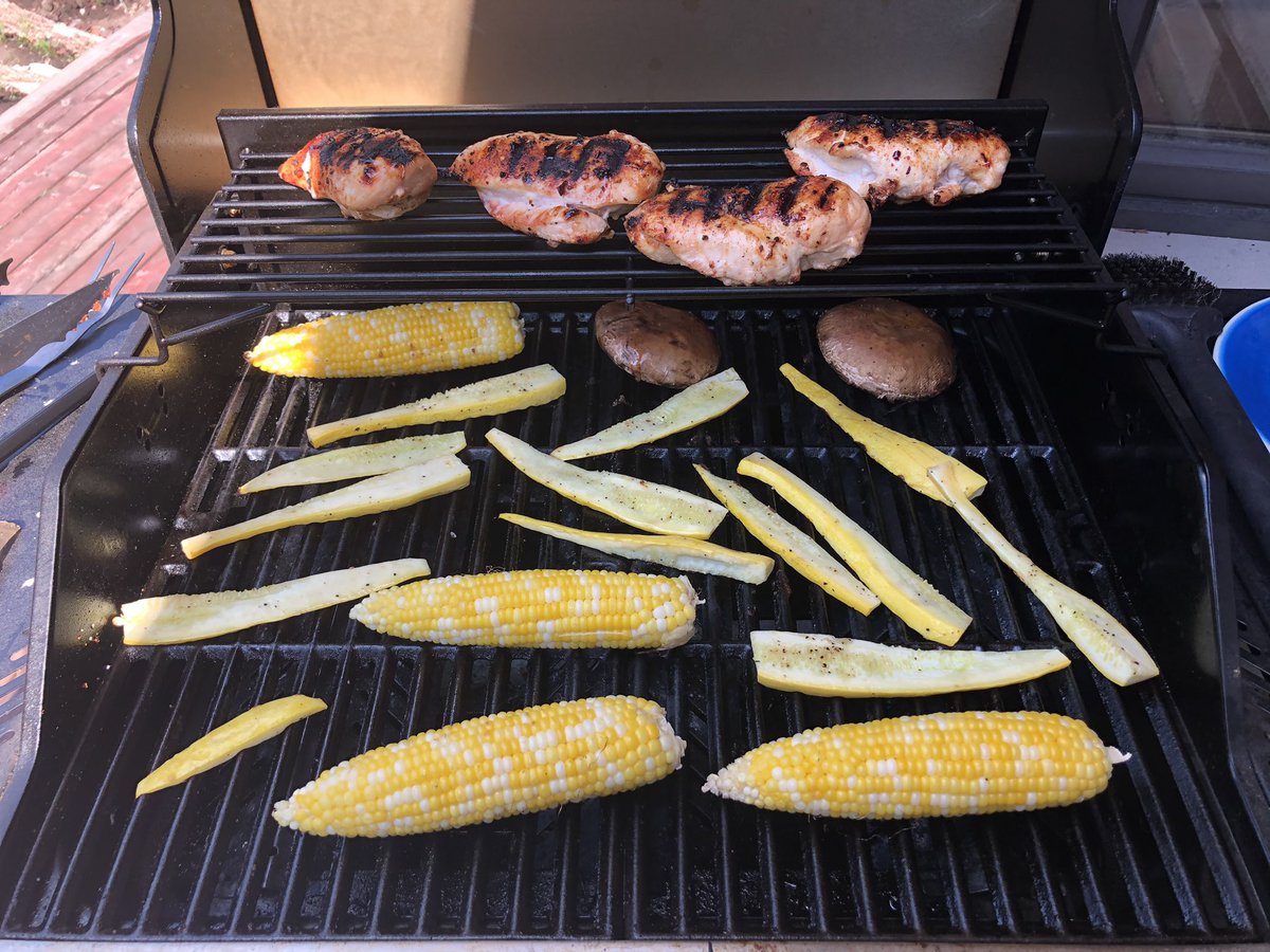 CarolineCoxOtt's tweet photo. #GrillForHope Round Two! Today’s menu is chicken with grilled zucchini and portobellos and Mexican corn! Hope everyone is enjoying theirs this Father’s Day! #heatwave #grillallthethings @sghottawa https://t.co/ukTeNbScHk
