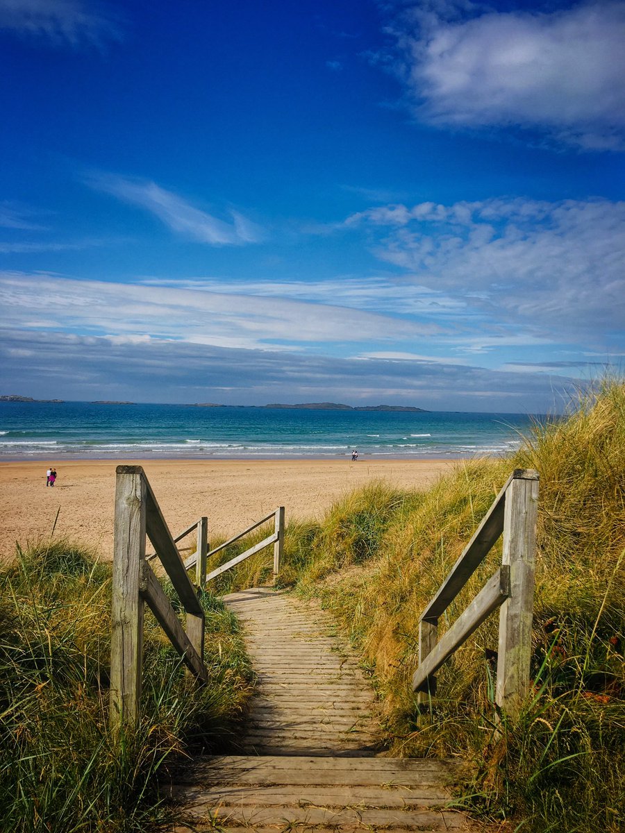 East Strand, #Portrush looking beautiful in the sunshine this weekend... 😎
Book your #staycation now in our luxury accommodation - The Grove, The Grange or The Green - from 26th June, for Summer and #supportlocal 
☀️ 🏖 ⛳️ 🏄‍♂️