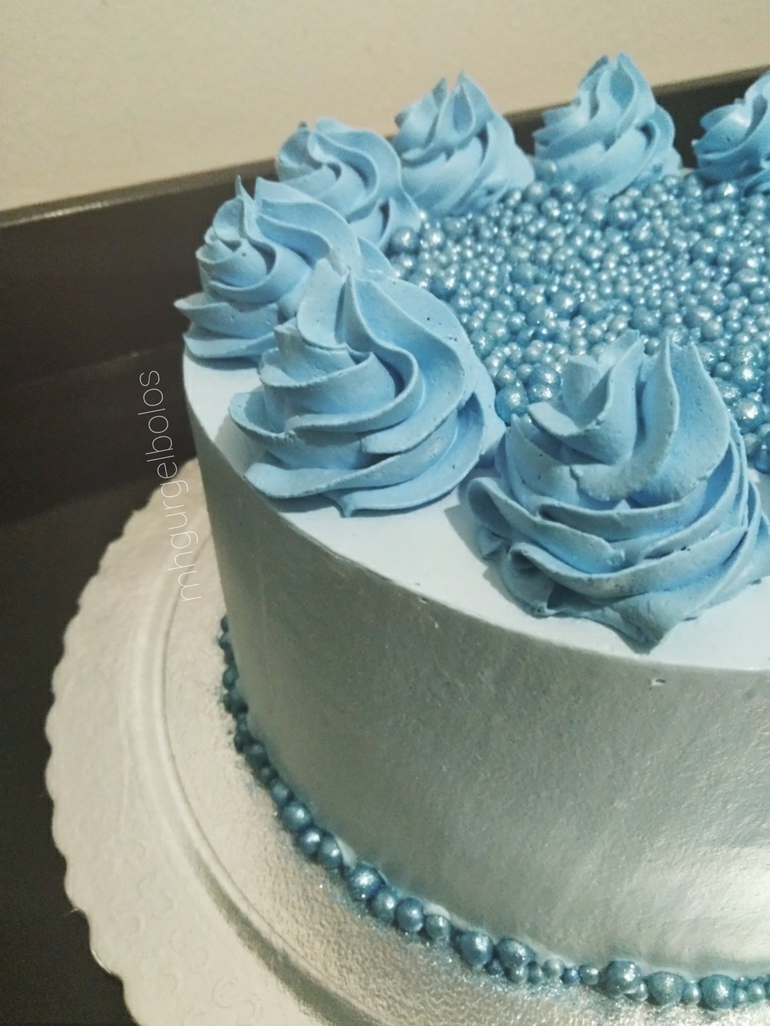 Maria Helena ATELIÊ DE BOLOS on X: 💙 Nosso mini bolo de 1kg com