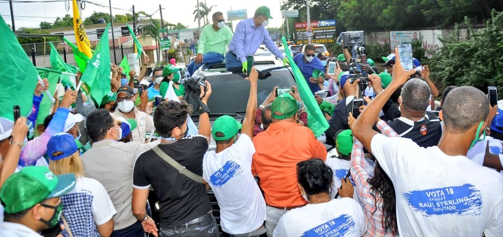 FPcomunica's tweet photo. Desafiando los pronósticos climático, el Pueblo de Mao sale a las calles, para públicamente expresar su apoyo a #LaFuerzaDelPueblo y @LeonelFernandez.
#ElCaminoSeguro https://t.co/98iUCx0isz