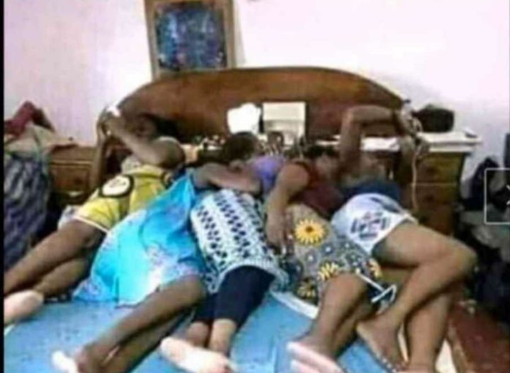 AM_Saleeeem's tweet photo. Look at the girl telling you "I can't date a man that doesn't have car and don't earn 100k as monthly salary" in the middle 🤣🤣🤣 https://t.co/3MhtIo2duf
