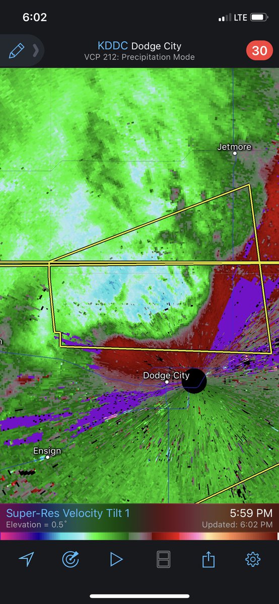 stormmoss's tweet photo. 31 degree post RFD temp drop!! Dodge City please take cover from this extremely dangerous storm with 70-80 mph winds and Tennis to Baseball sized hail!! #kswx #mosscast https://t.co/KXSTIHW9Jz
