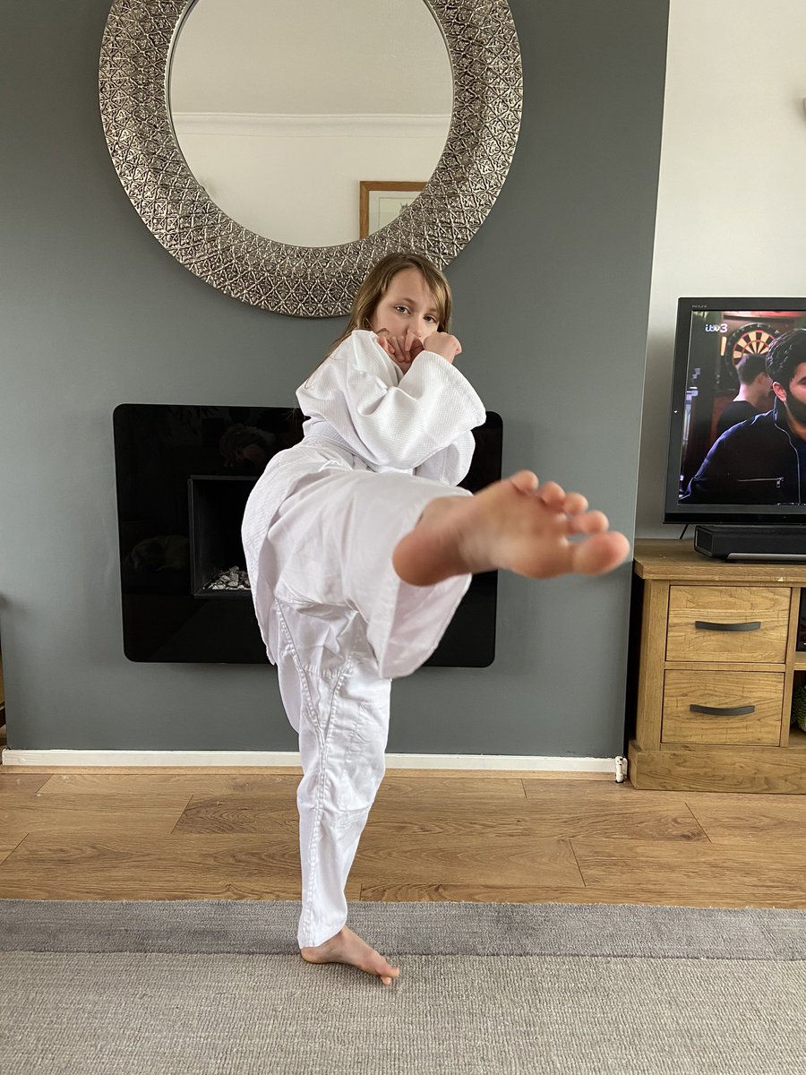 JacquiMurphy15's tweet photo. @latimerprimary Imogen is really missing her Judo class, so decided to teach me some moves! #latimerfamily https://t.co/ufck4fAnyg