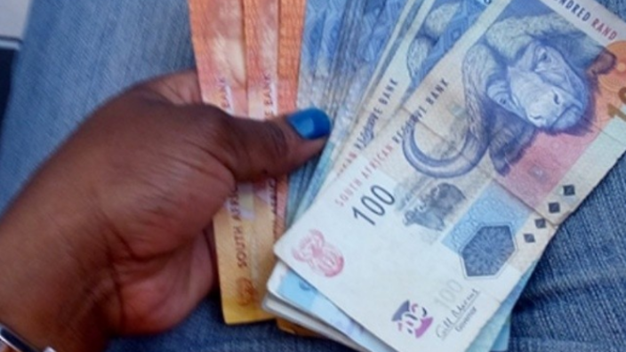 I am sending ewallet to 100 lucky winners, R3K each. All you have to do is Like❤ And Retweet this post, I will randomly choose. Make sure you are following <a href="/AirtimeData2/">#R750ewallet</a> to WIN.
-
#KhanyiMustBeArrested ,#ZimbabweansMustFall ,Bontle
#Taxistrike ,Somizi ,#uyajola99 ,"Jub Jub"