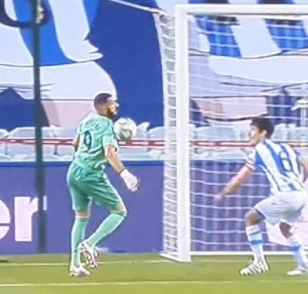 XaviTito's tweet photo. @elchiringuitotv  penalty clarisimoooo . @quimdomenech  enseña esta imagen https://t.co/SBc9jmPvcw