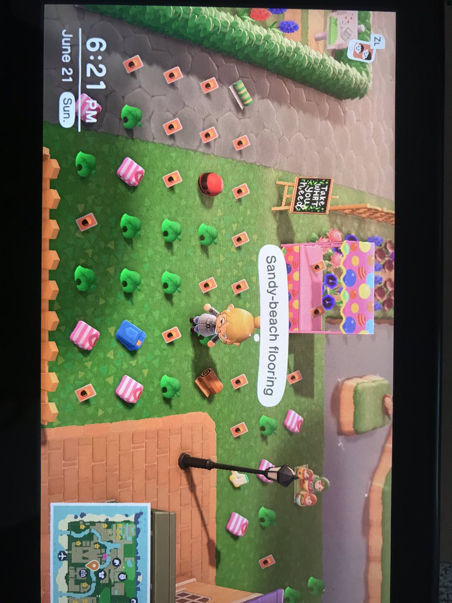 Sarahsymphony's tweet photo. Who’s coming to my island to get free stuff? Just water some flowers please! #acnhtrade #AnimalCrossingNewHorizons #dodocode #turnipprices https://t.co/LU448UZhSU
