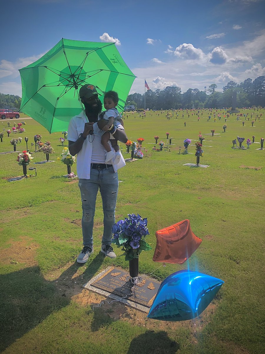 __Heyseuss's tweet photo. 1st Fathers Day ✔️ Shoutout to all the black fathers doing they thing ! #SwampBaby 🐊❤️ https://t.co/qwlETw51Xp