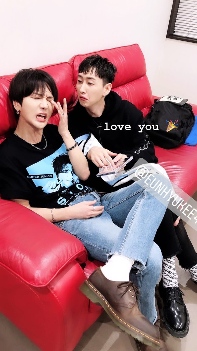 with this I end this thread and my soft hour for yesung and hyukjae (btw I just realized yesung's shirt lmao)