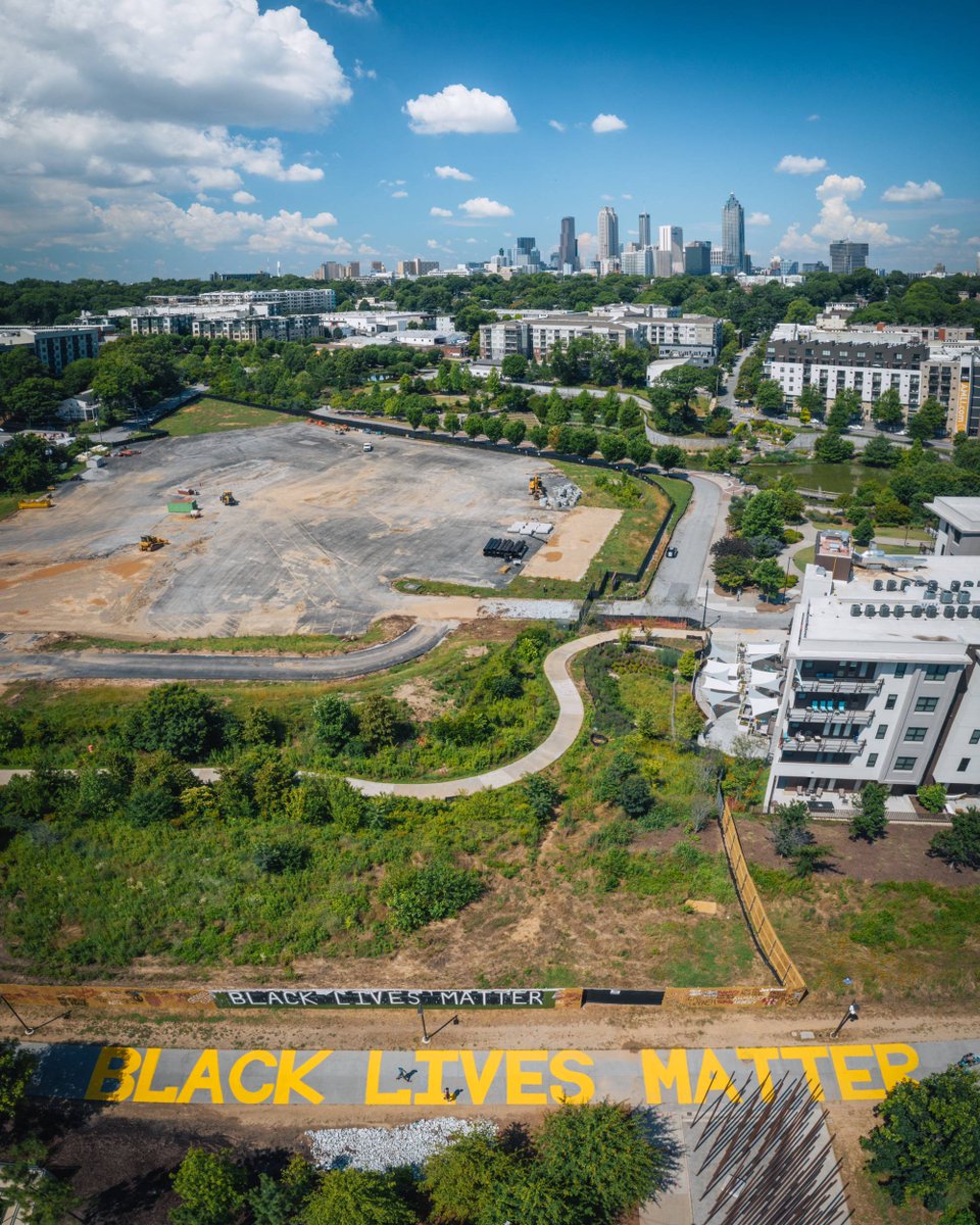 GAFollowers's tweet photo. 'Black Lives Matter' has been added to the Beltline. 

📷 jerrito1 https://t.co/4VfJOKbXSr