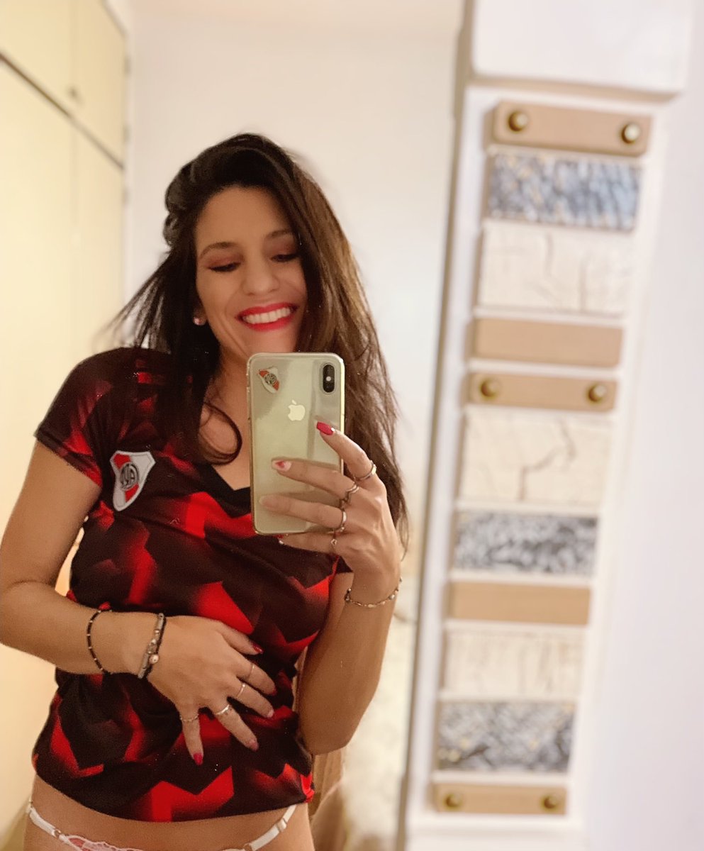 Día de que? No se para mi es otro domingo mas y al único hombre que extraño es al Sr. MG 🤍❤️ (si se me salió una uña, no somos perfectas!)😻