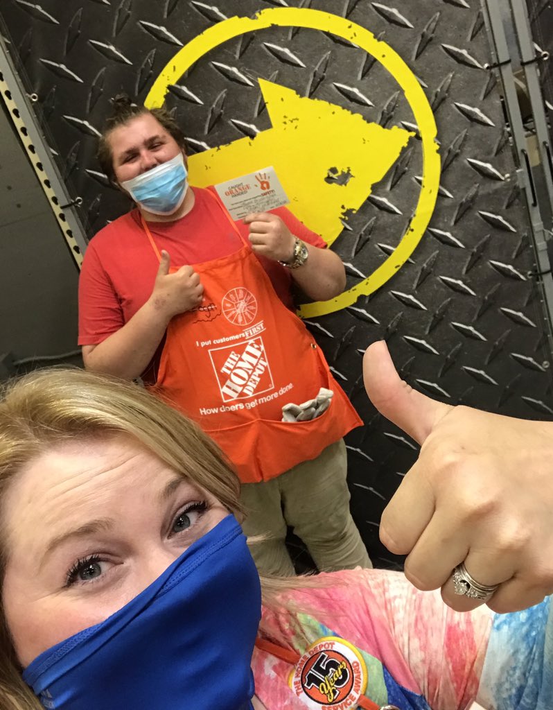 LaurenBTHD's tweet photo. Recognizing LOGAN for using PPE & SAFE lifting techniques!!!
#SafetyROCKS #SafetyBRAVO #CaughtOrangeHanded 🧤🍊👍🏻 @CarrieLantz @Erica_4149 @DaveMoserHD @NotsoLameTHD @HDZ153
@RYANROSENTHAL9 https://t.co/44sS0T67fC