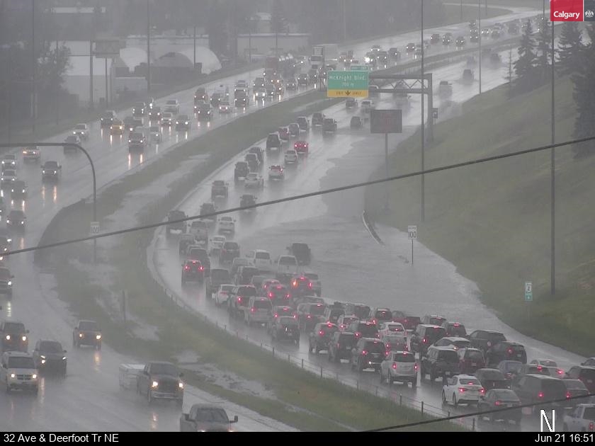 ALERT: Traffic incident, NB Deerfoot Tr approaching McKnight Bv NE, the two right lanes are closed due to water pooling.   #yyctraffic #yycroads